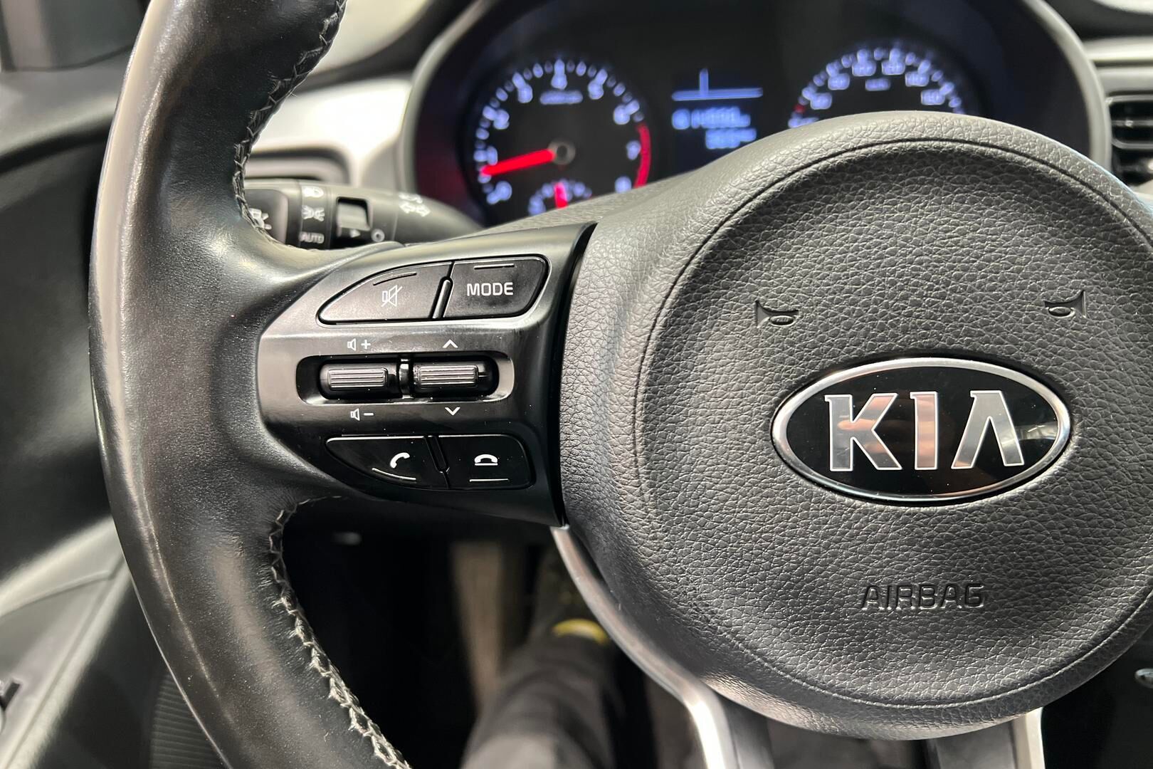 Kia Rio iso kuva 20