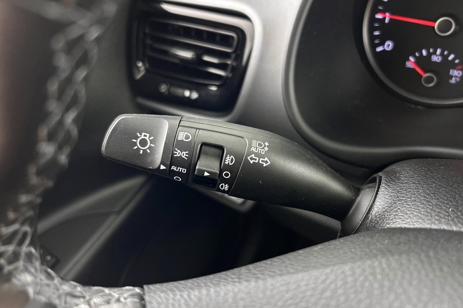 Kia Stonic iso kuva 16