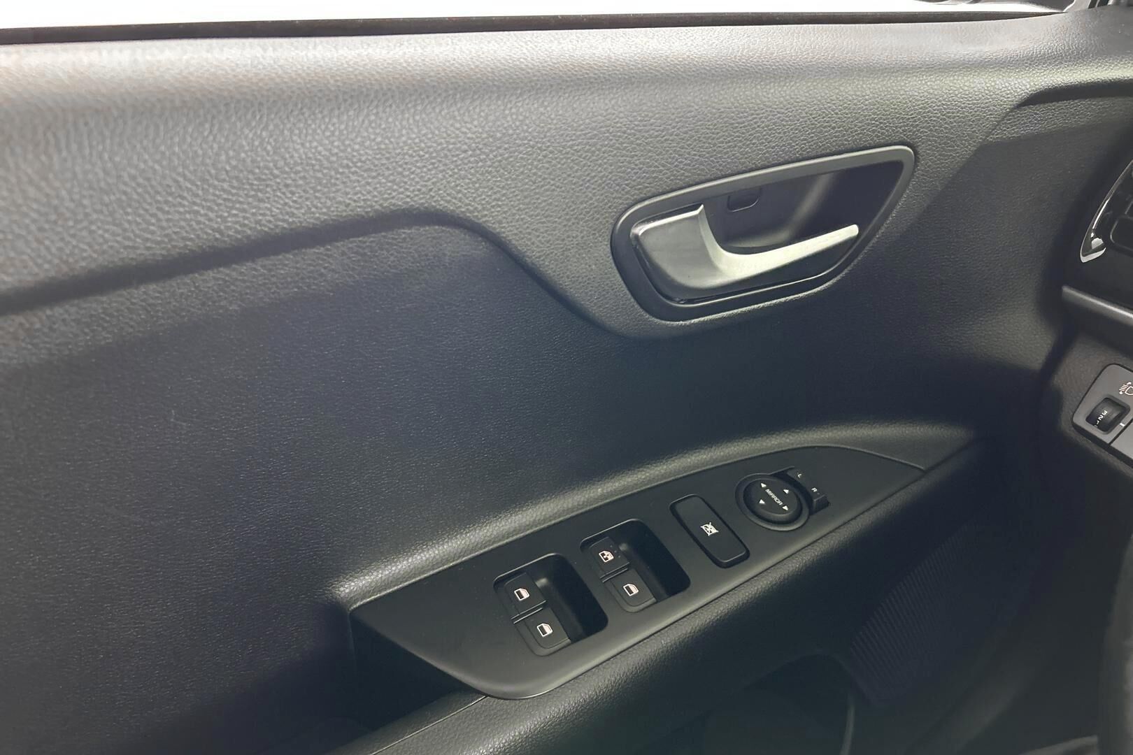 Kia Stonic iso kuva 18
