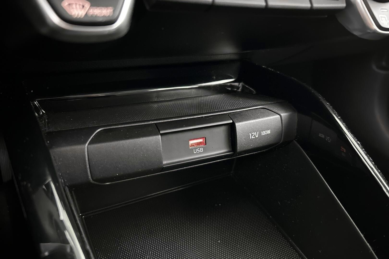 Kia Stonic iso kuva 25