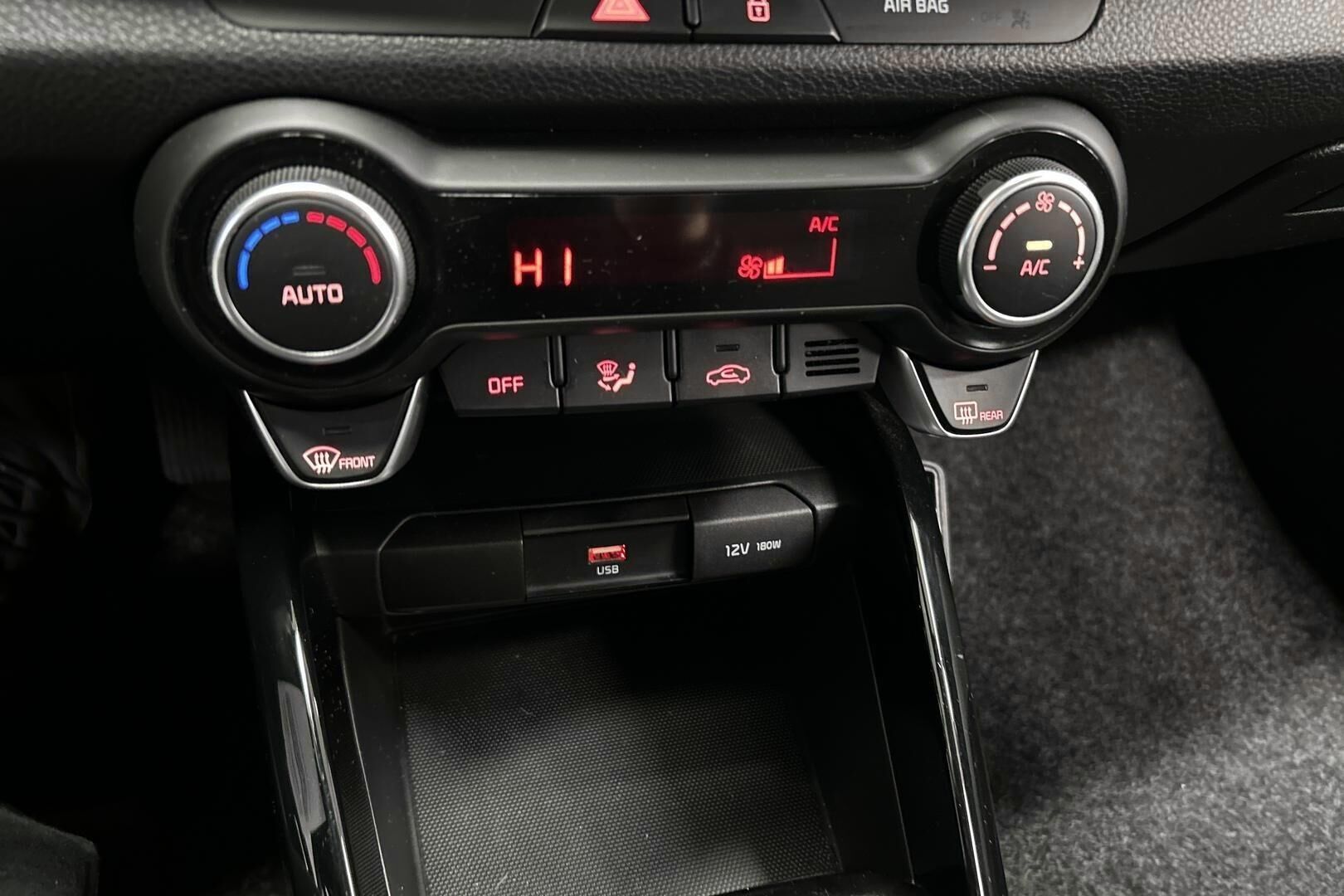 Kia Stonic iso kuva 15