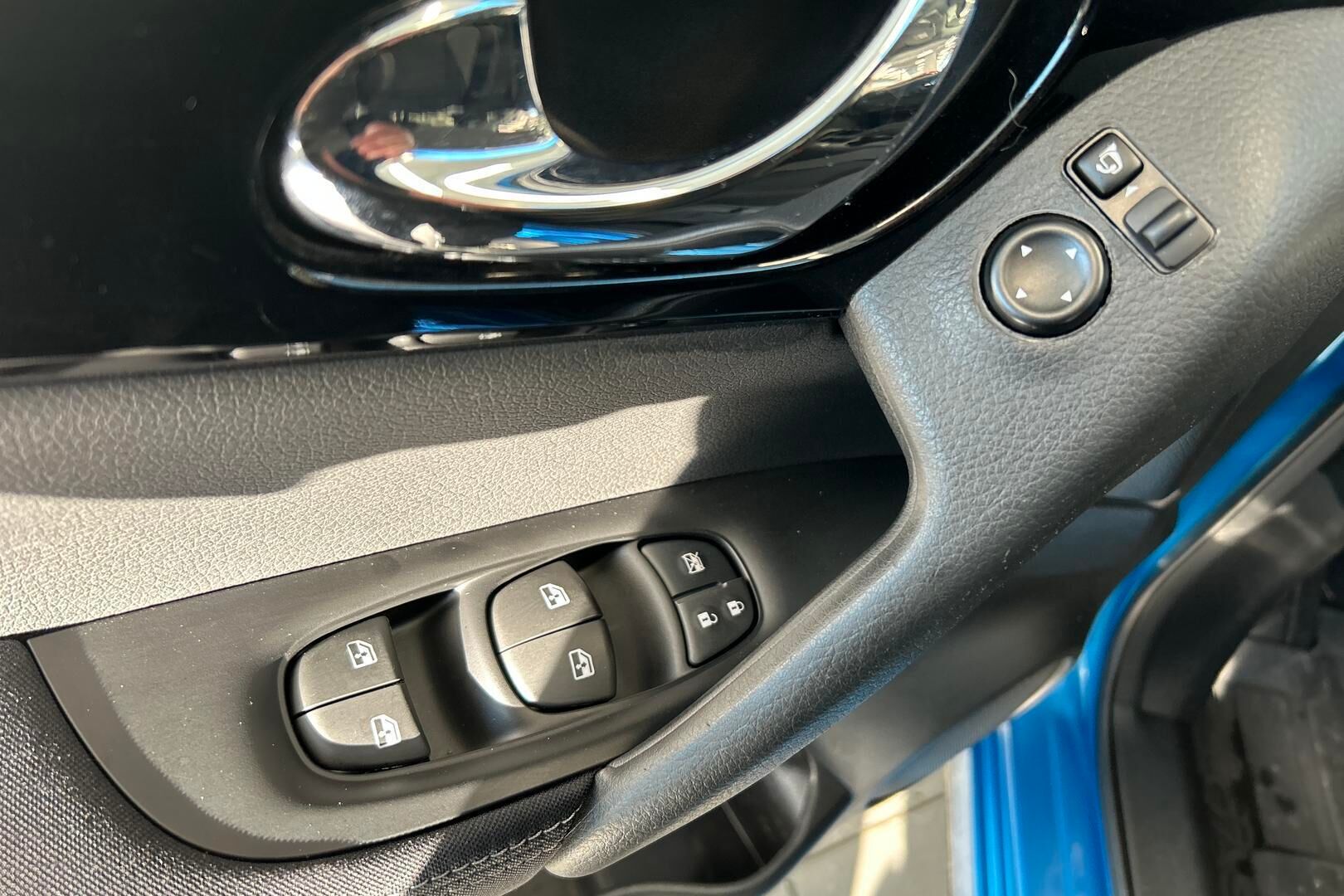 Nissan Qashqai iso kuva 9