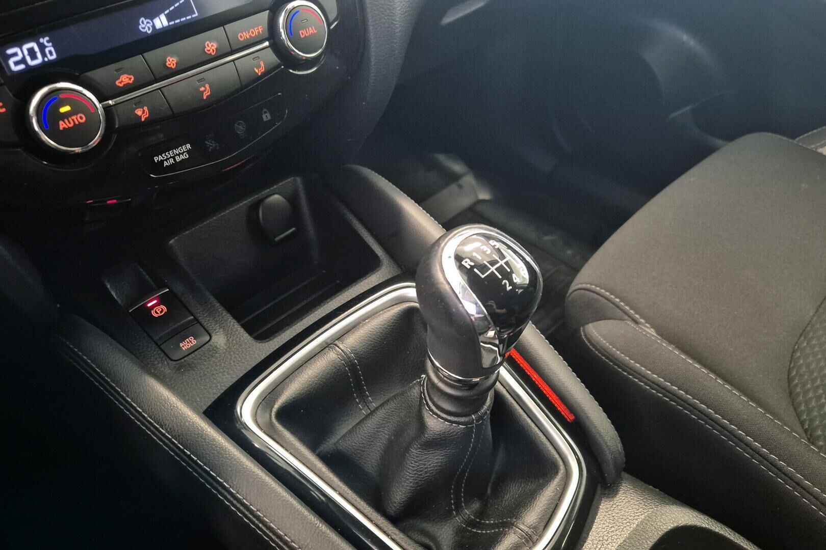 Nissan Qashqai iso kuva 17