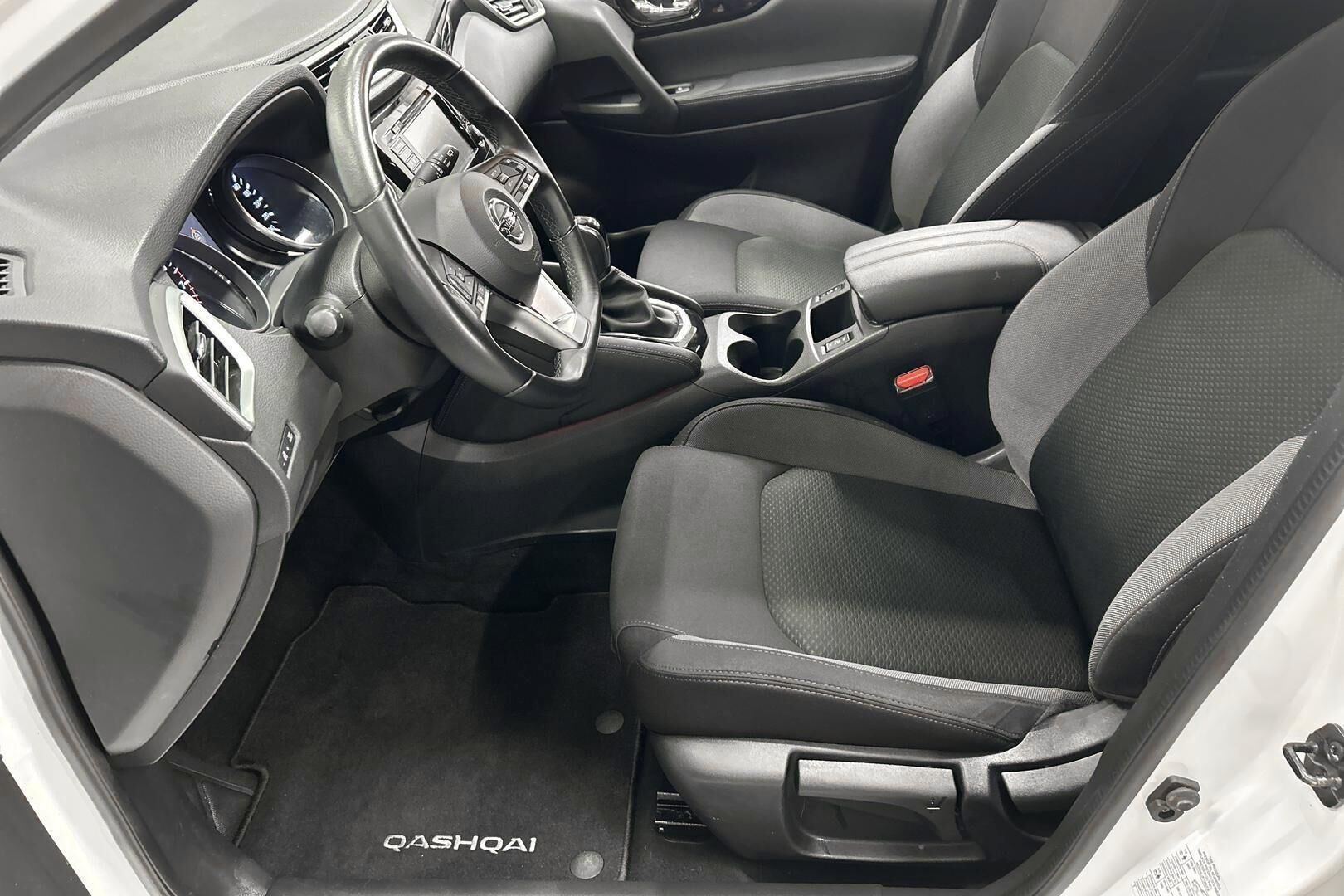 Nissan Qashqai iso kuva 9