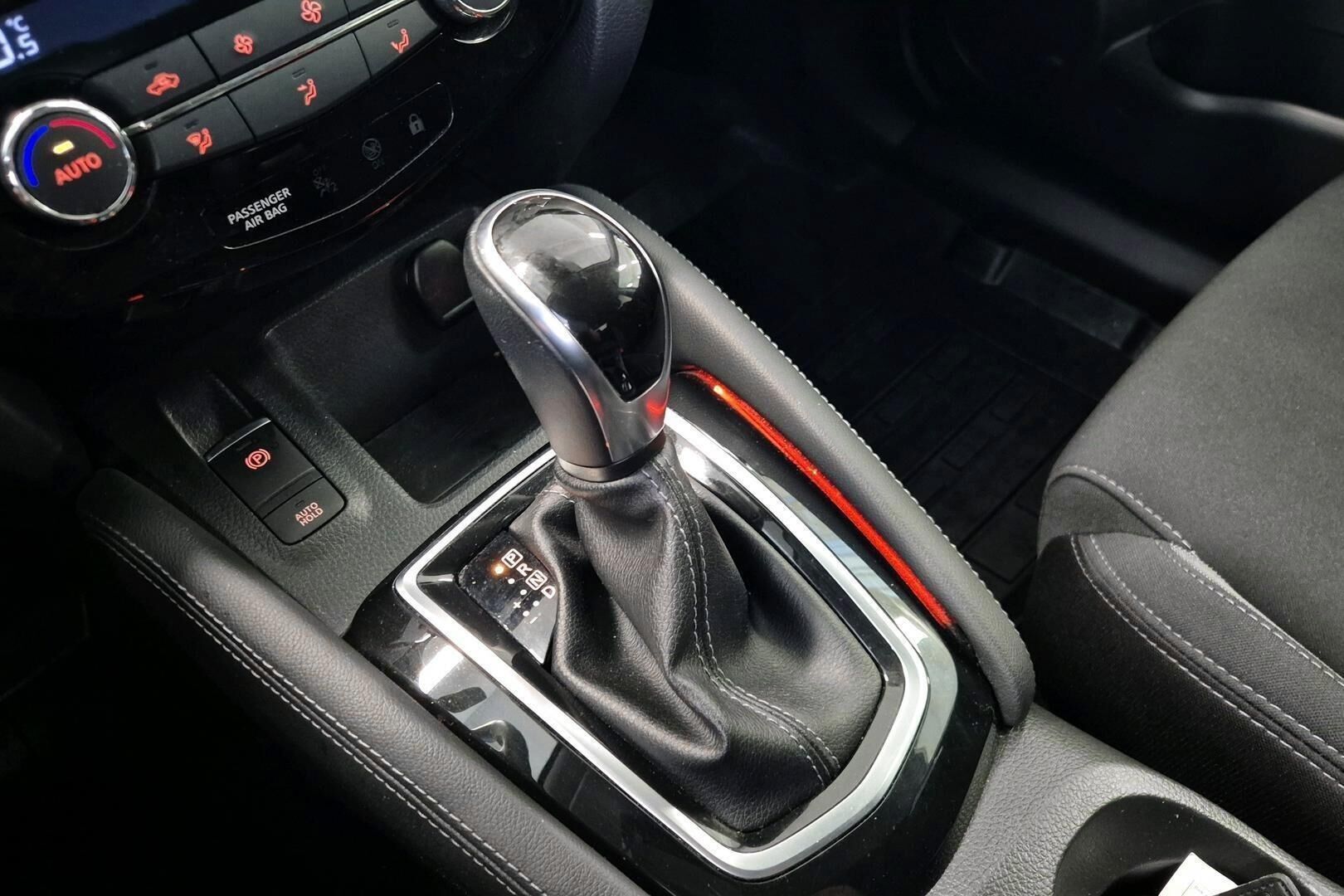 Nissan Qashqai iso kuva 16