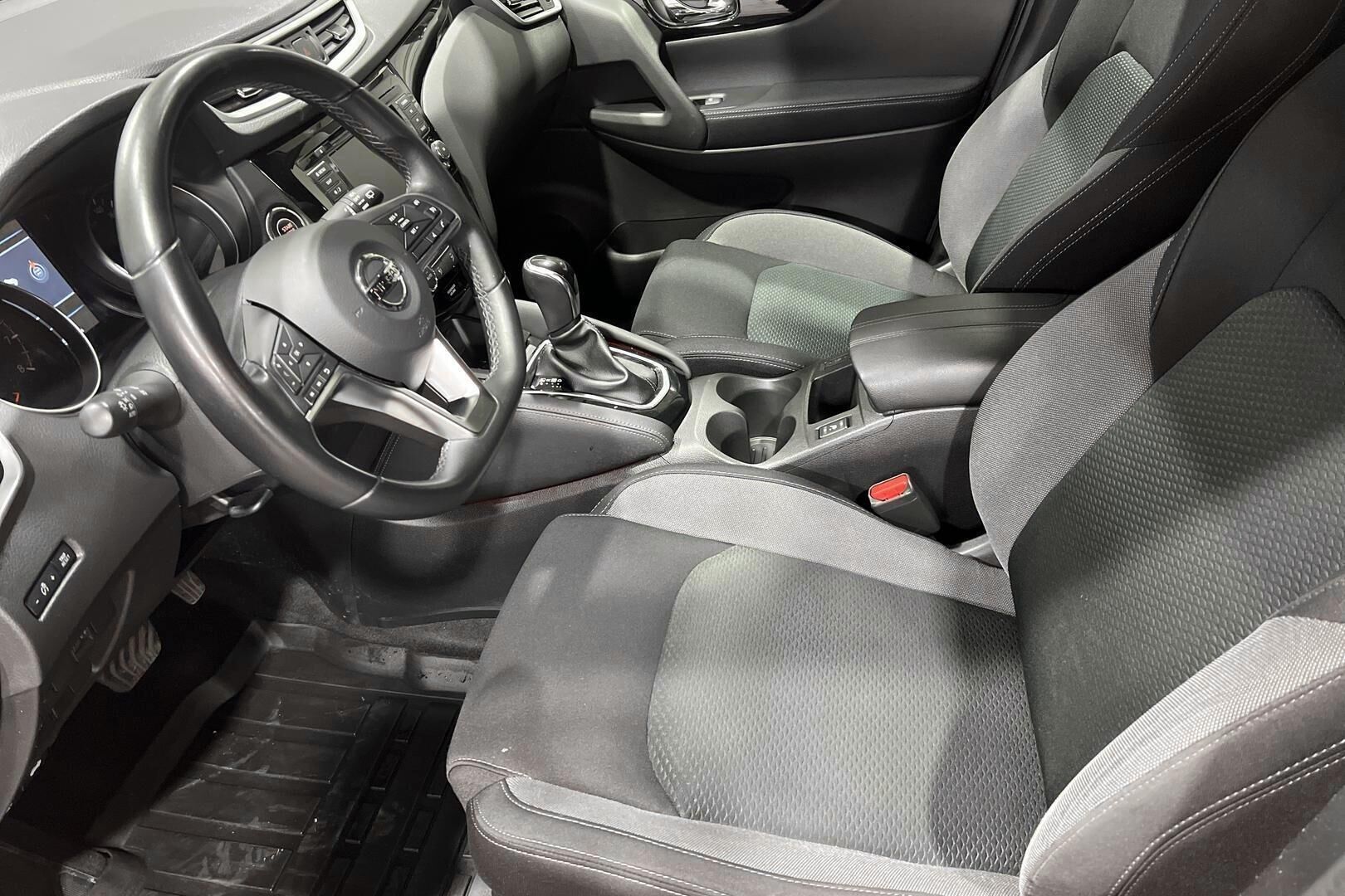 Nissan Qashqai iso kuva 9