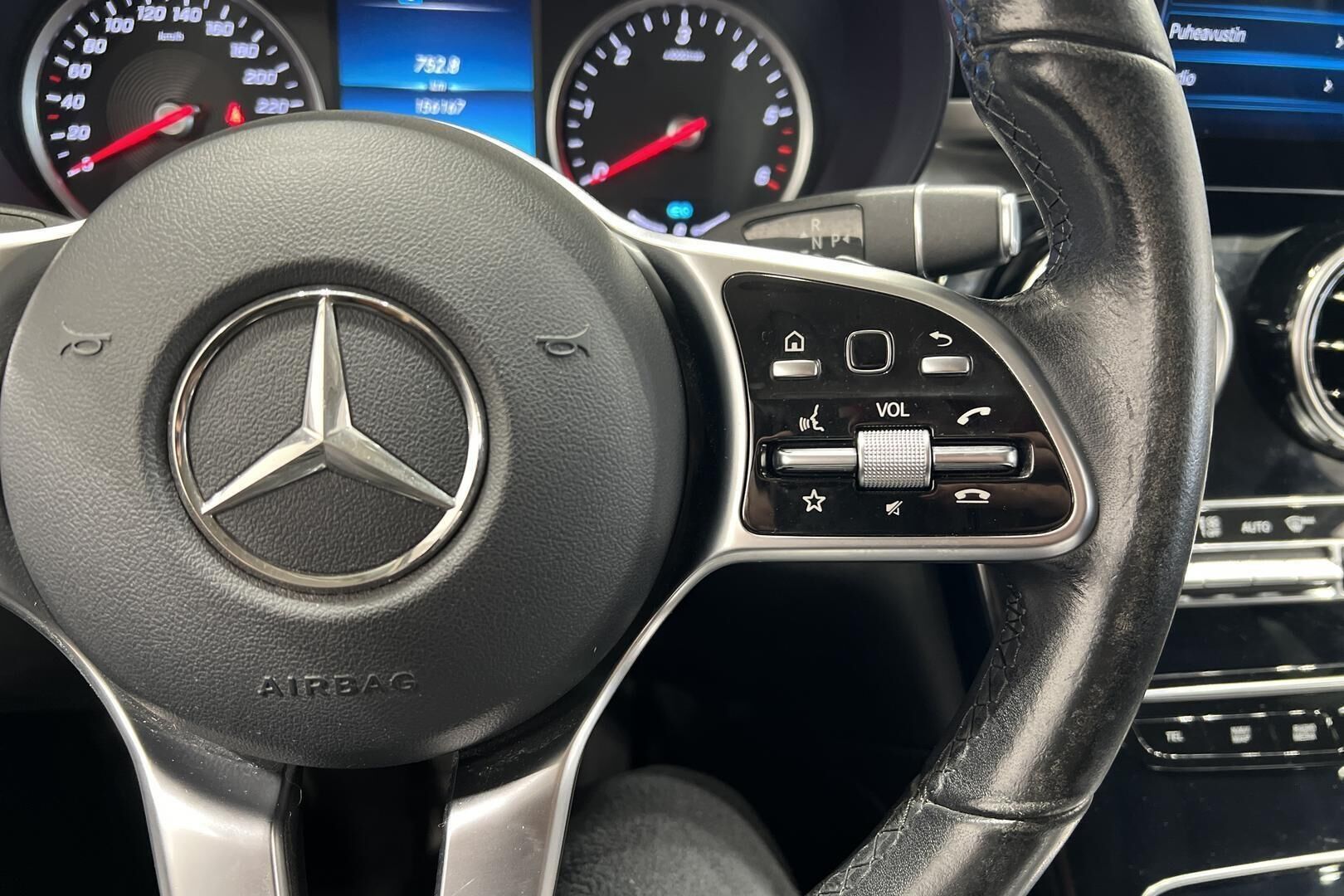 Mercedes-Benz GLC iso kuva 25