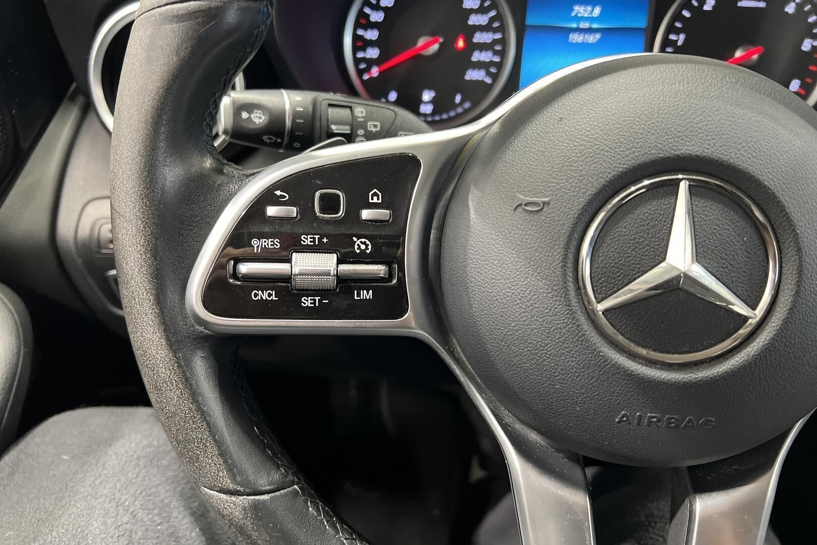 Mercedes-Benz GLC iso kuva 26