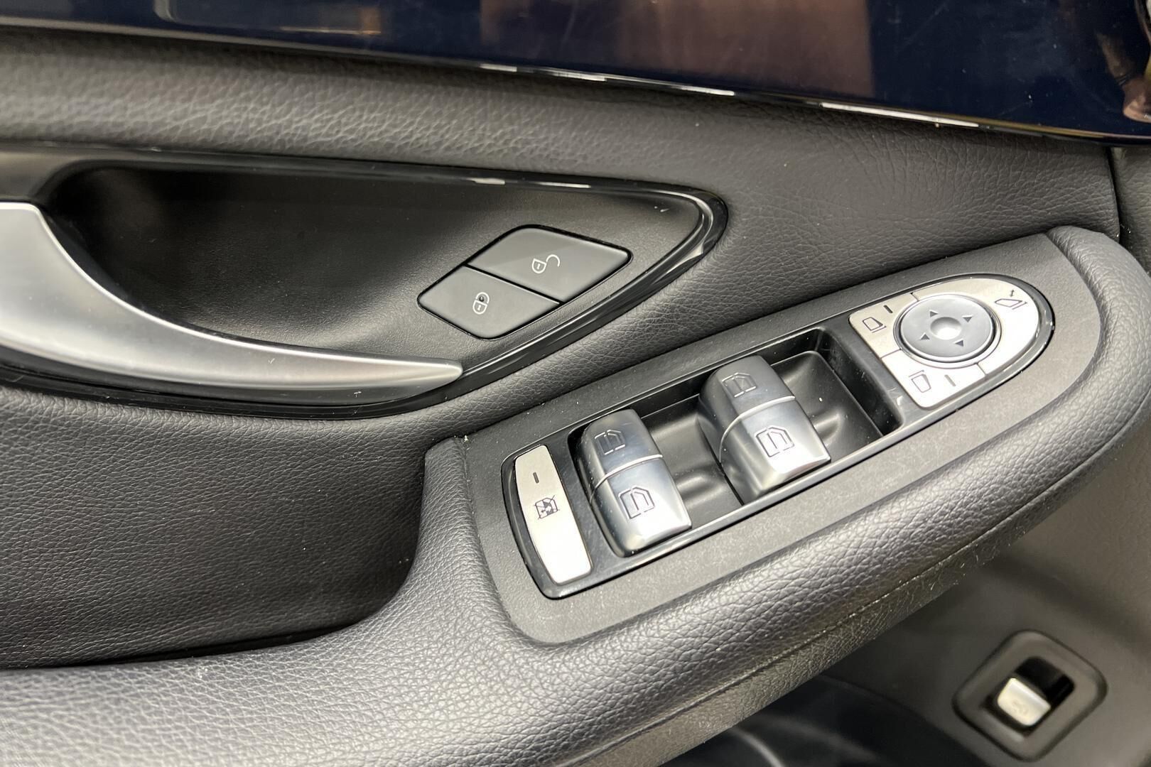Mercedes-Benz GLC iso kuva 29