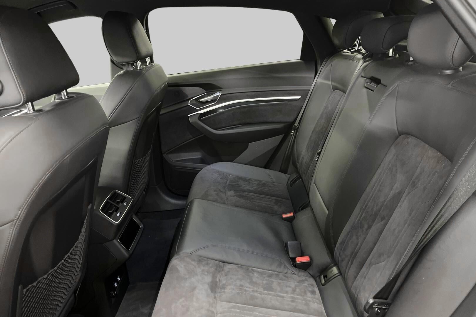 Audi e-tron iso kuva 10
