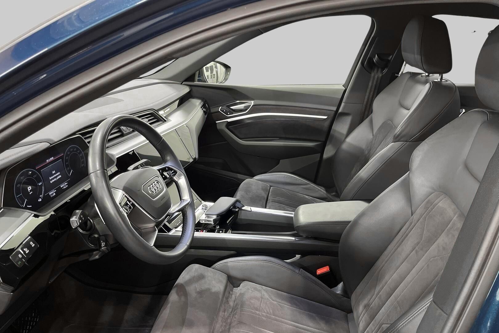 Audi e-tron iso kuva 9