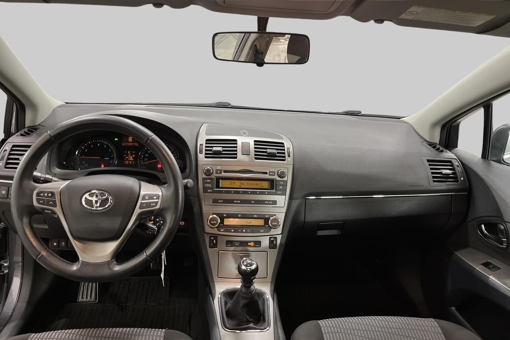 Toyota Avensis iso kuva 11