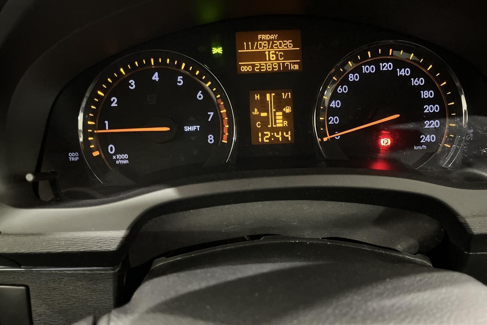 Toyota Avensis iso kuva 15
