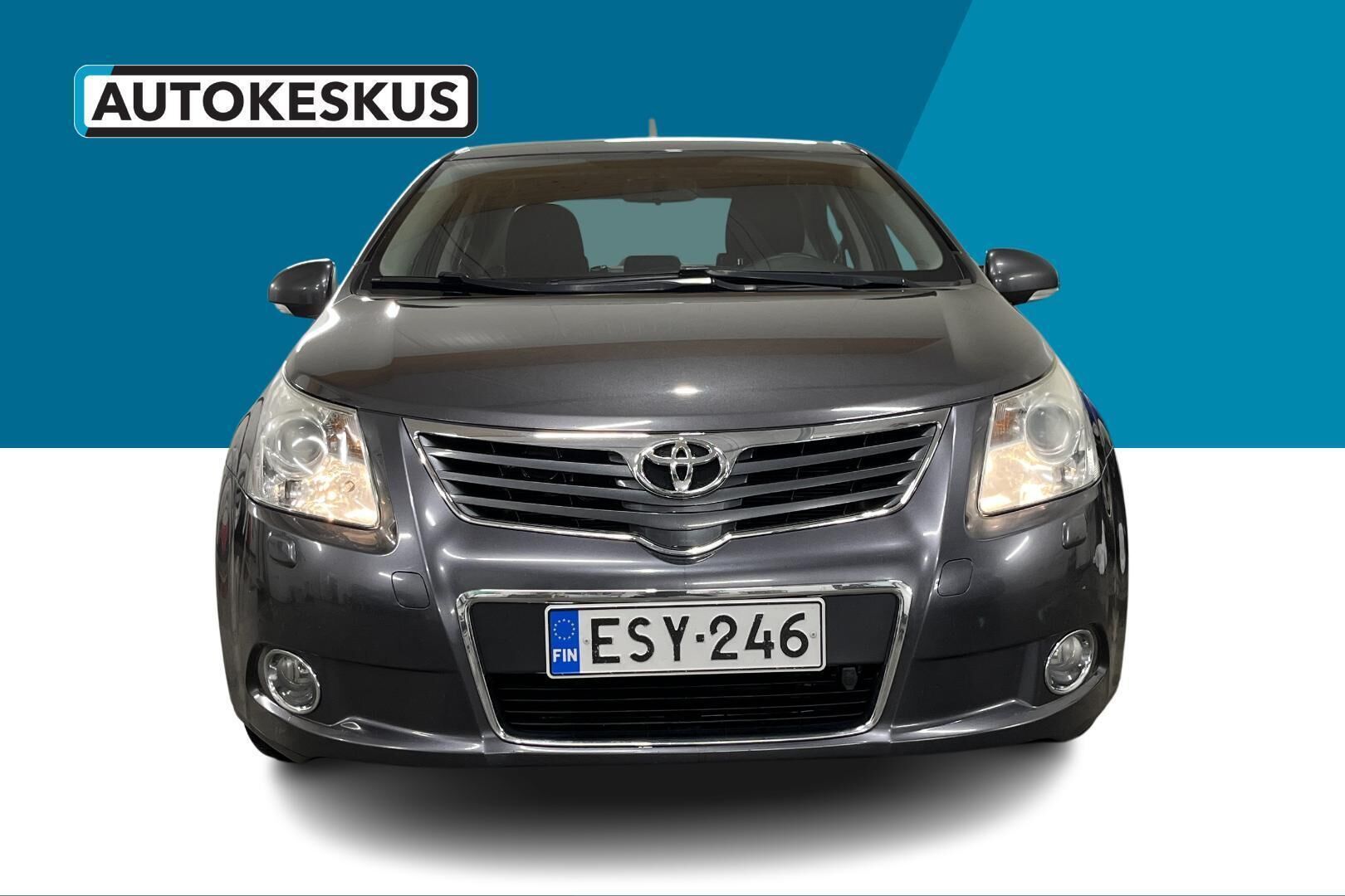 Toyota Avensis iso kuva 2