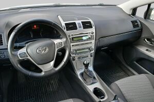 Toyota Avensis esikatselu 2