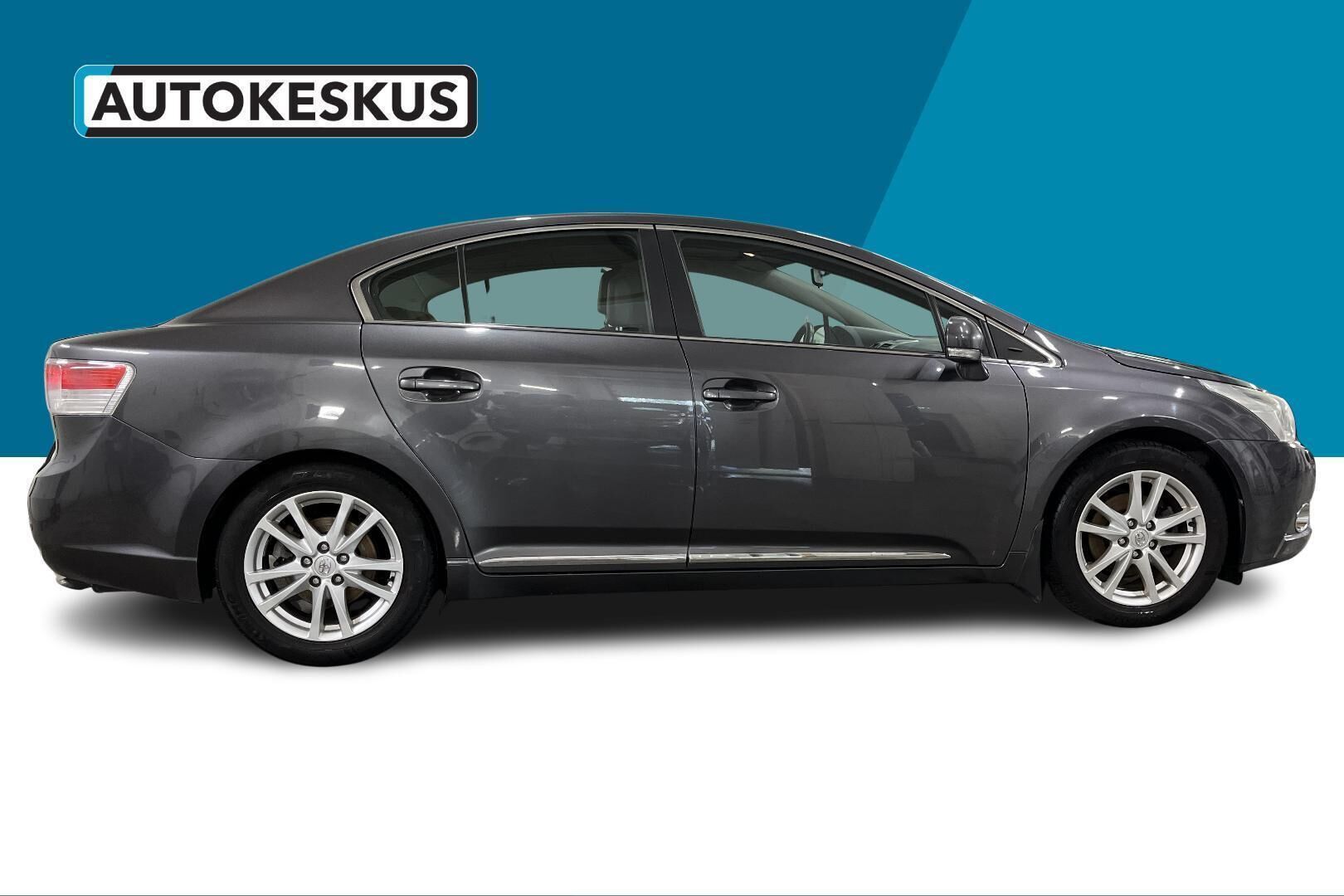 Toyota Avensis iso kuva 4