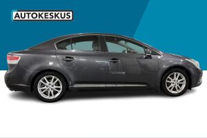 Toyota Avensis esikatselu 4