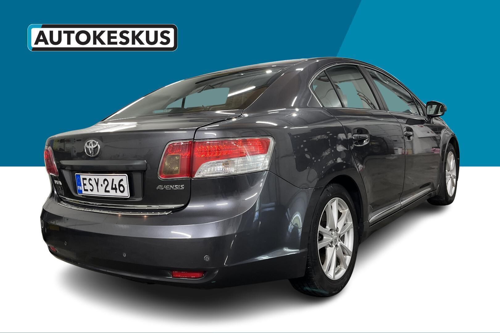 Toyota Avensis iso kuva 5