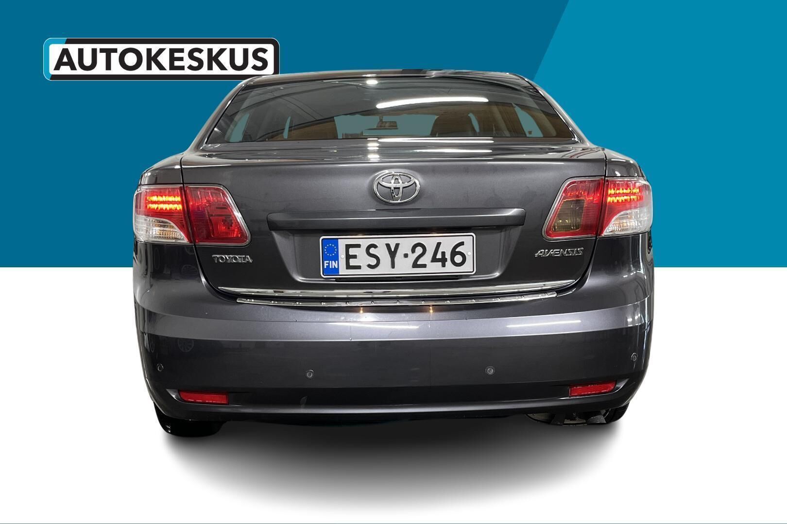 Toyota Avensis iso kuva 6