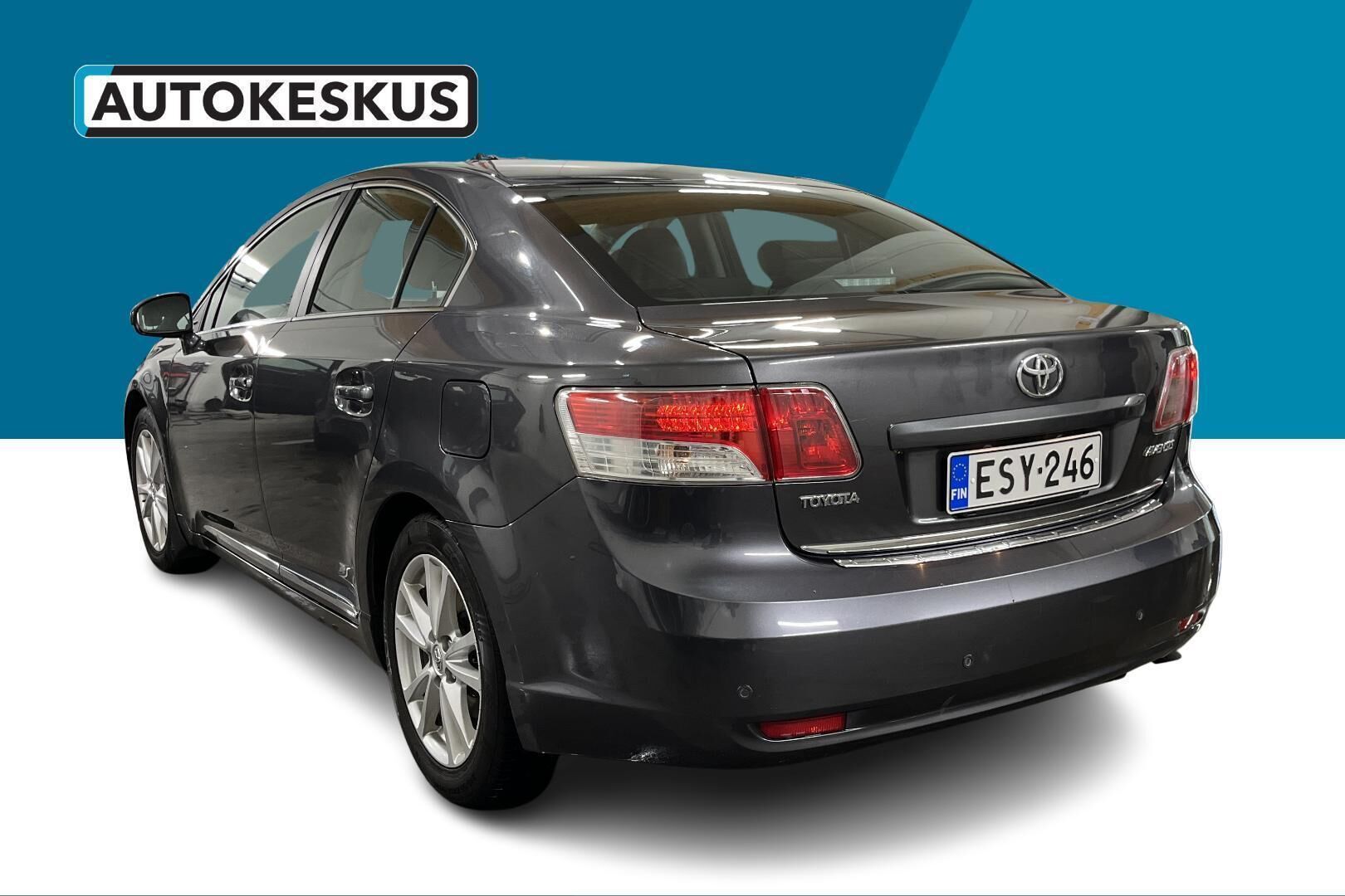 Toyota Avensis iso kuva 7