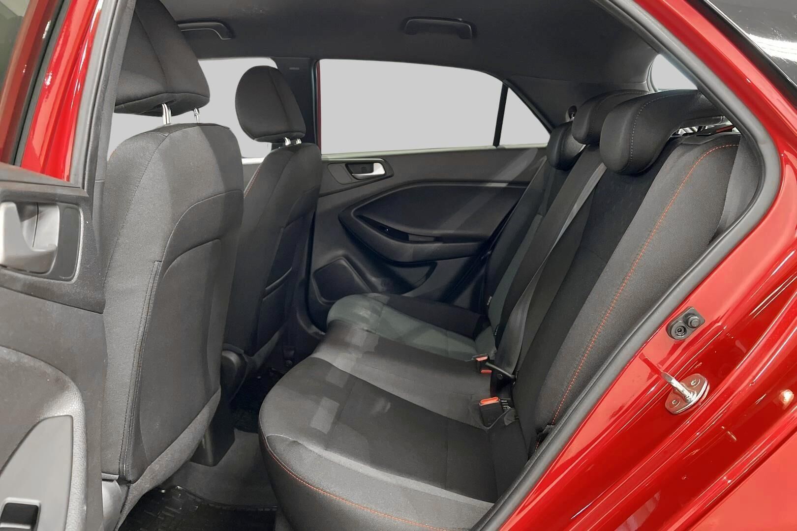 Hyundai i20 Active Cross iso kuva 9