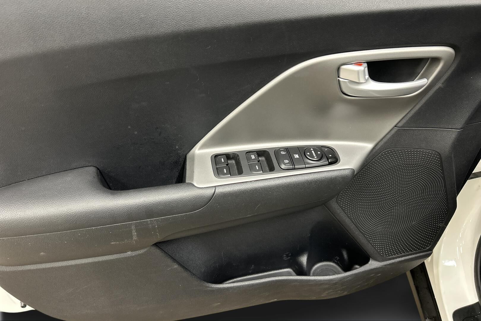 Kia Niro iso kuva 13