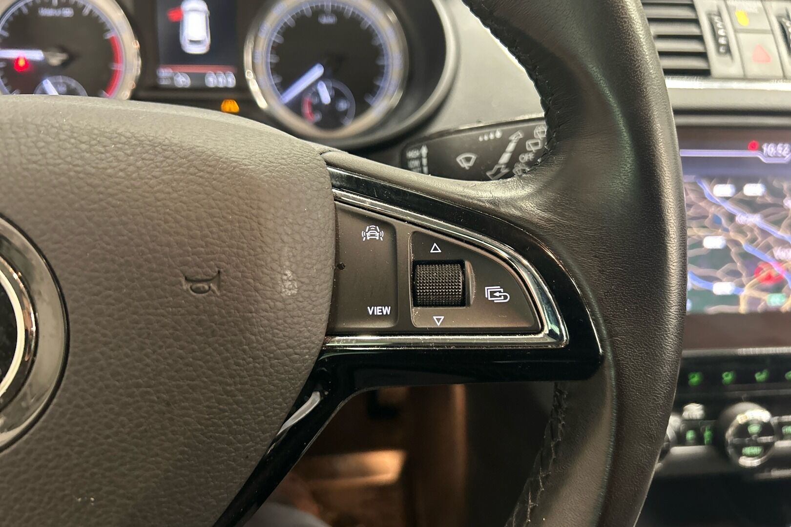 Skoda Octavia iso kuva 8