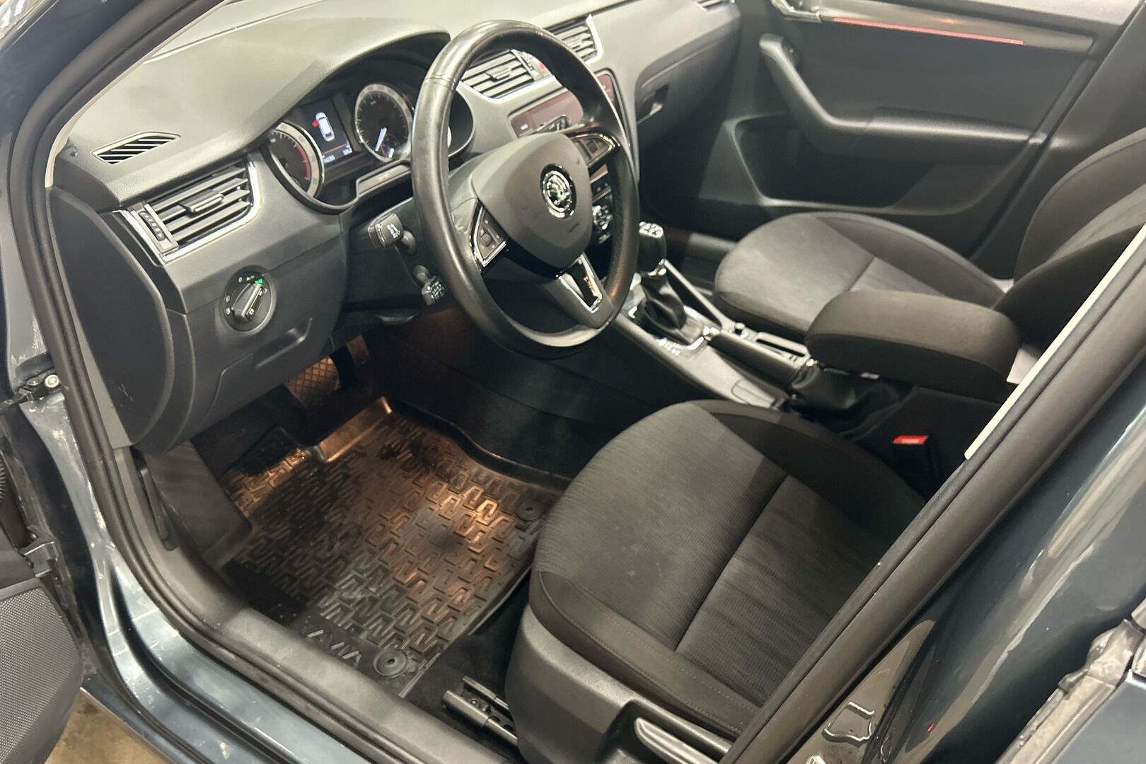 Skoda Octavia iso kuva 16