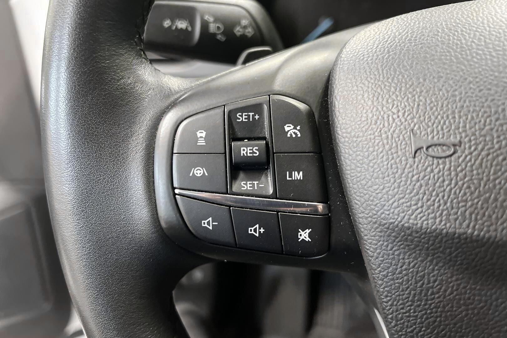 Ford Focus iso kuva 14
