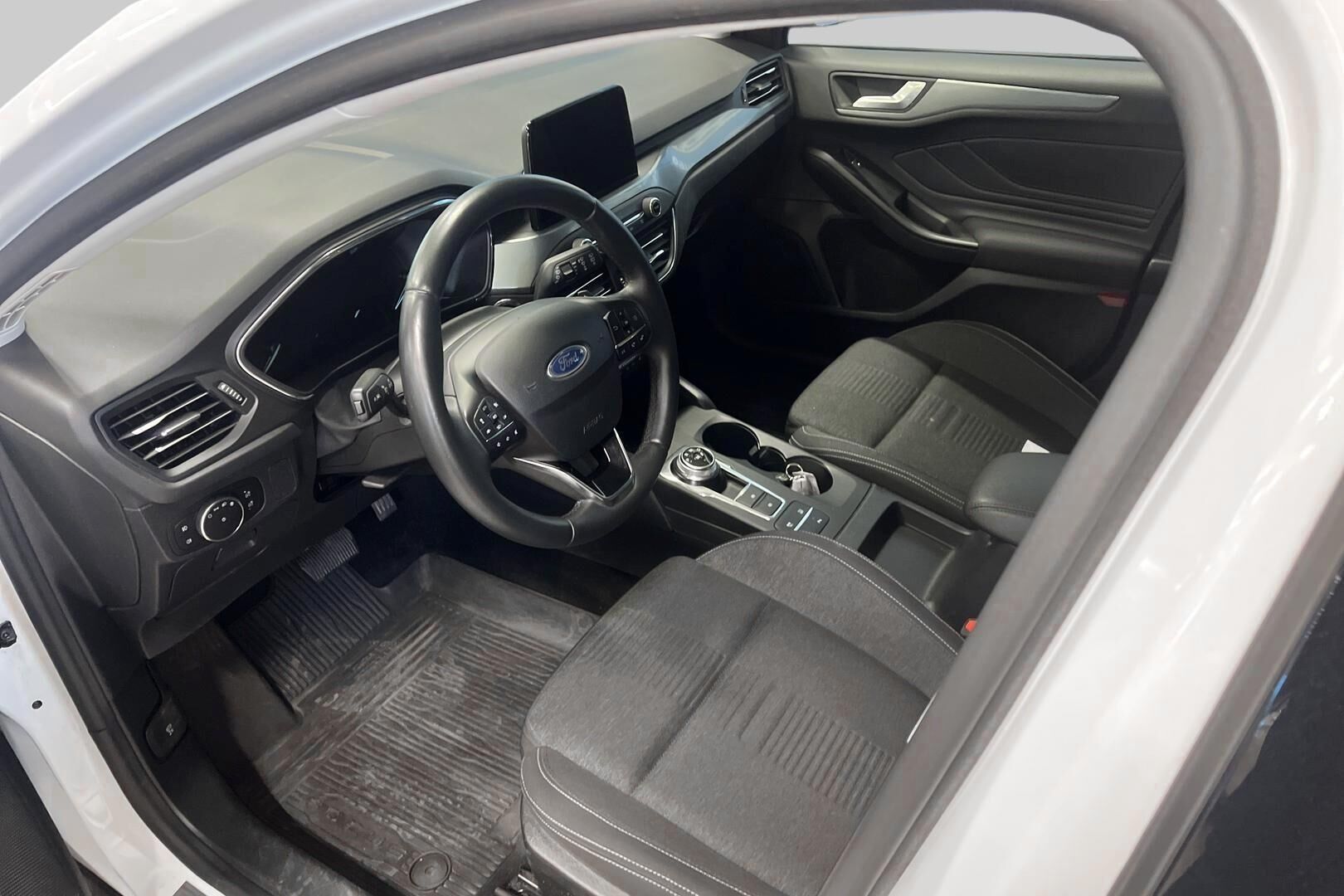Ford Focus iso kuva 8