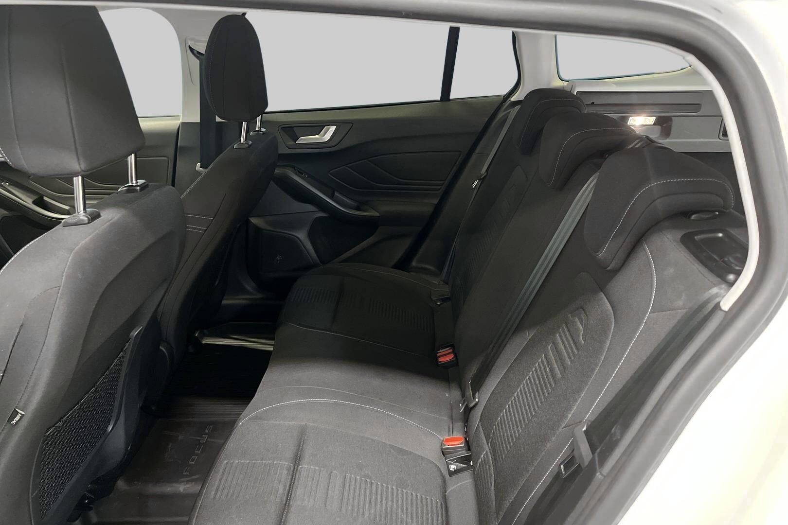 Ford Focus iso kuva 9