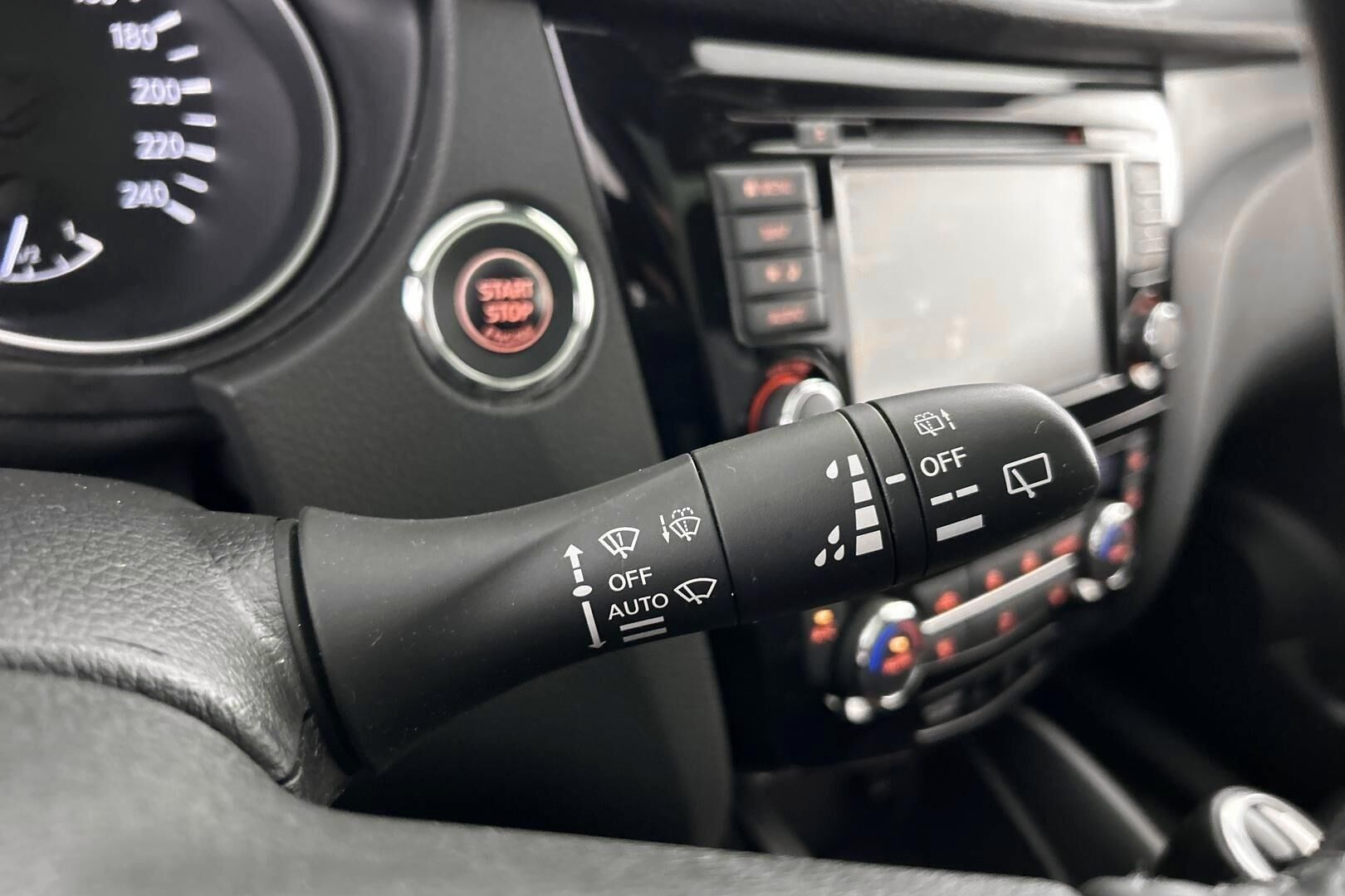 Nissan Qashqai iso kuva 18