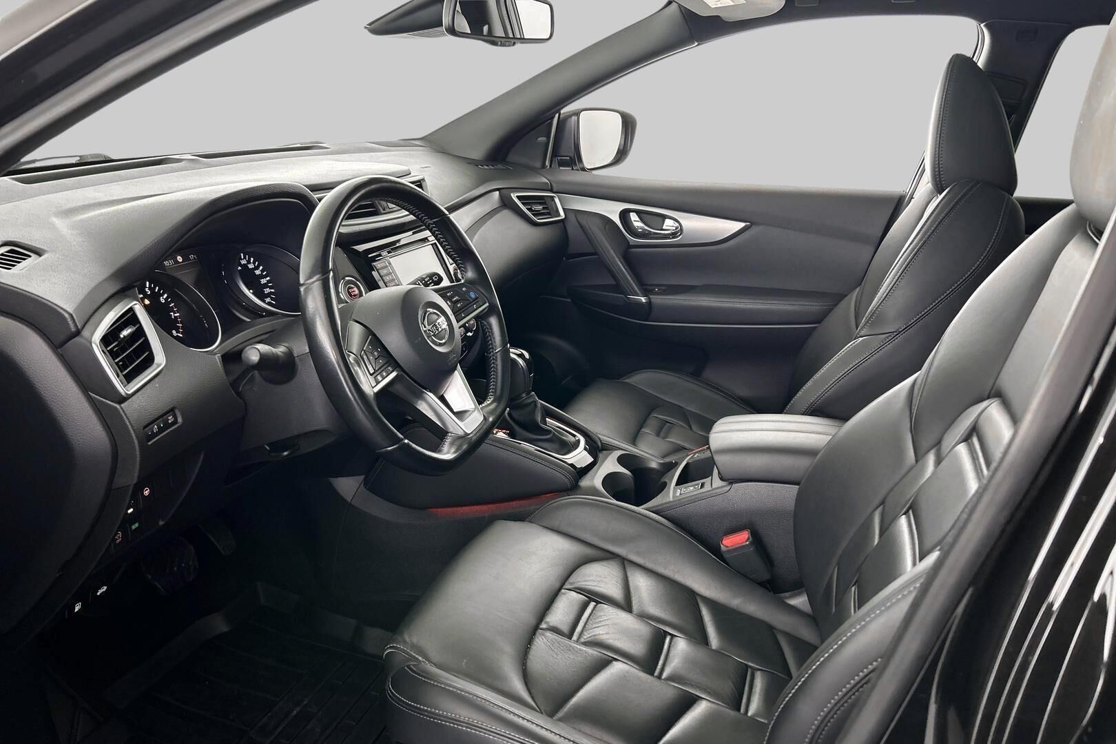 Nissan Qashqai iso kuva 9