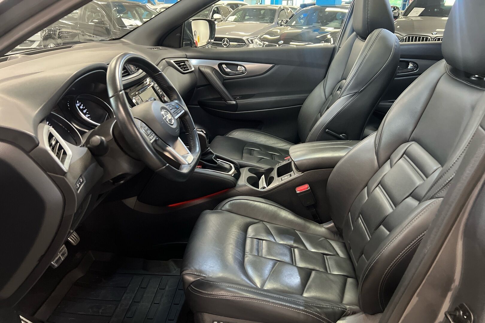 Nissan Qashqai iso kuva 7