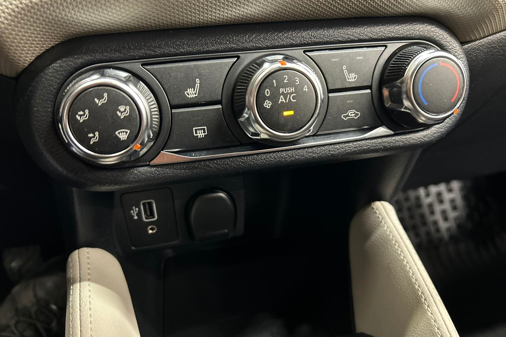 Nissan Micra iso kuva 16