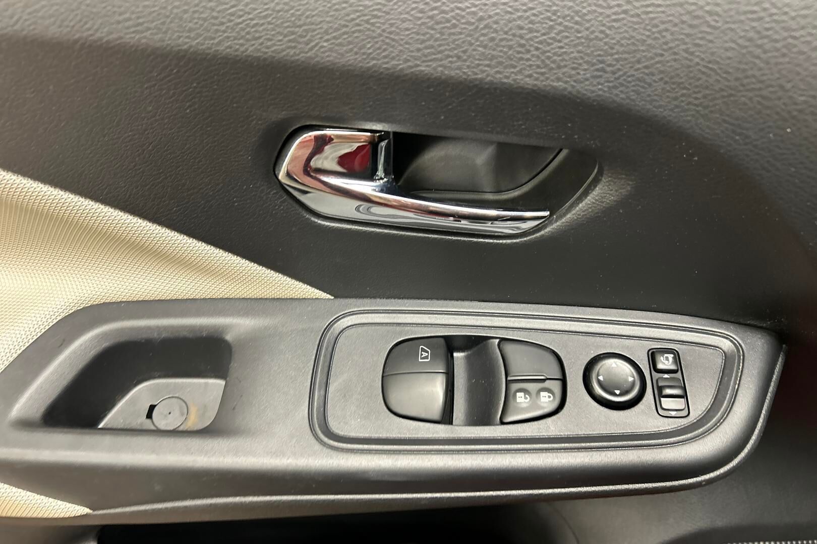 Nissan Micra iso kuva 22