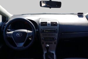 Toyota Avensis esikatselu 2