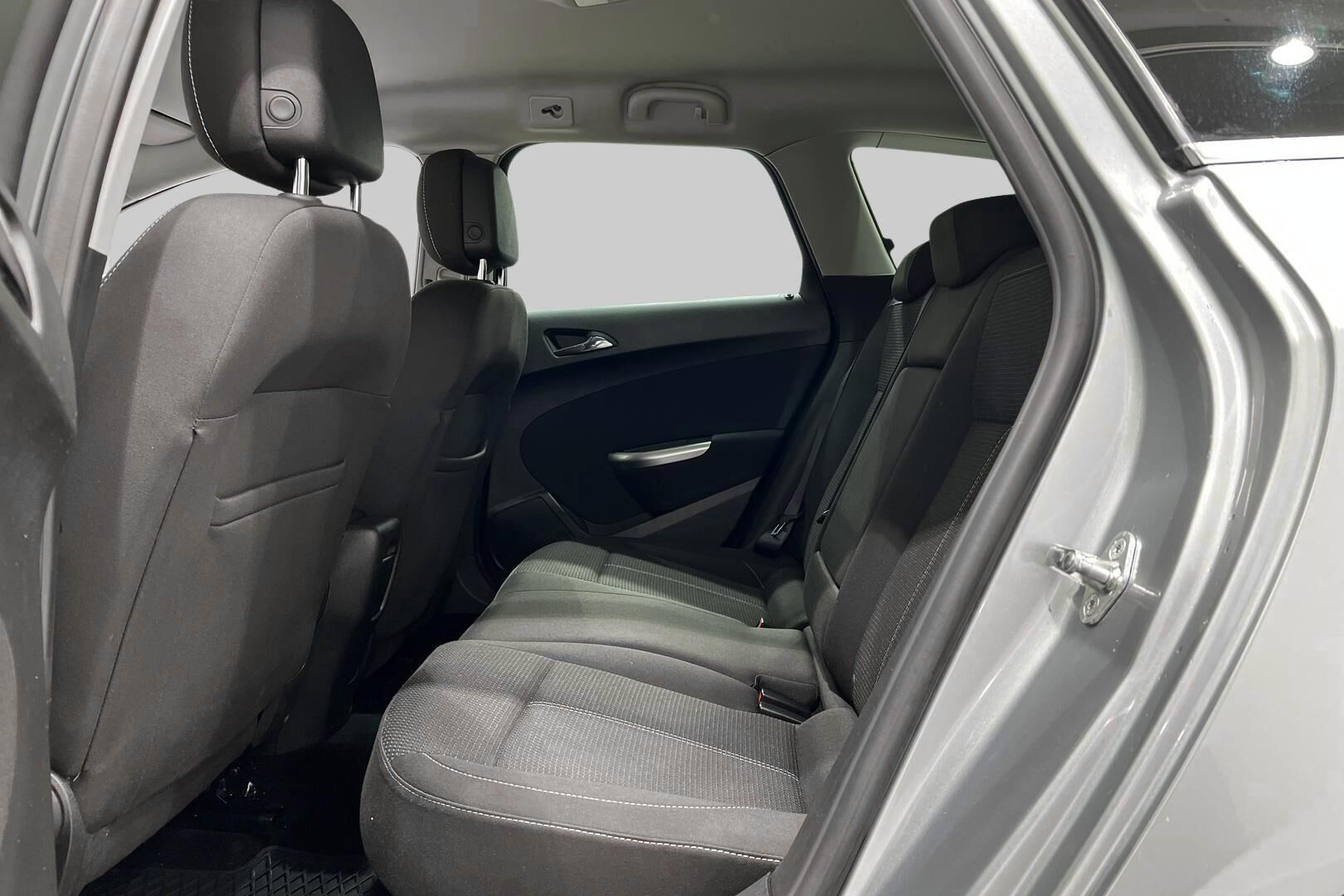 Opel Astra iso kuva 10