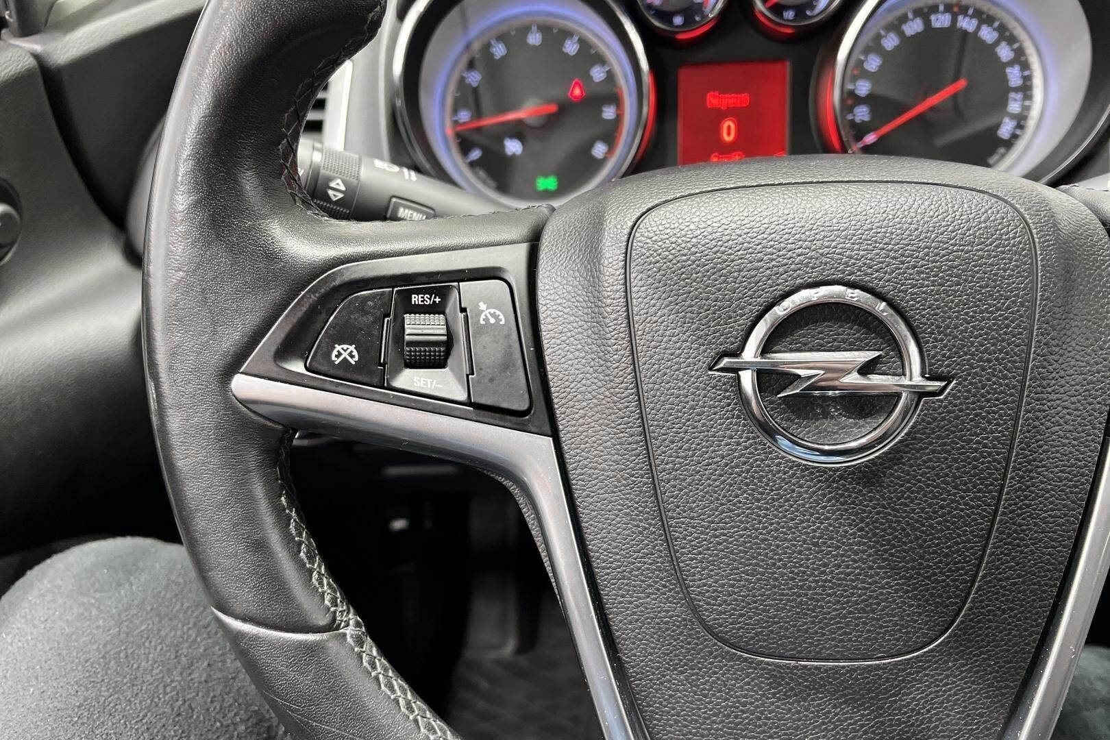 Opel Astra iso kuva 18