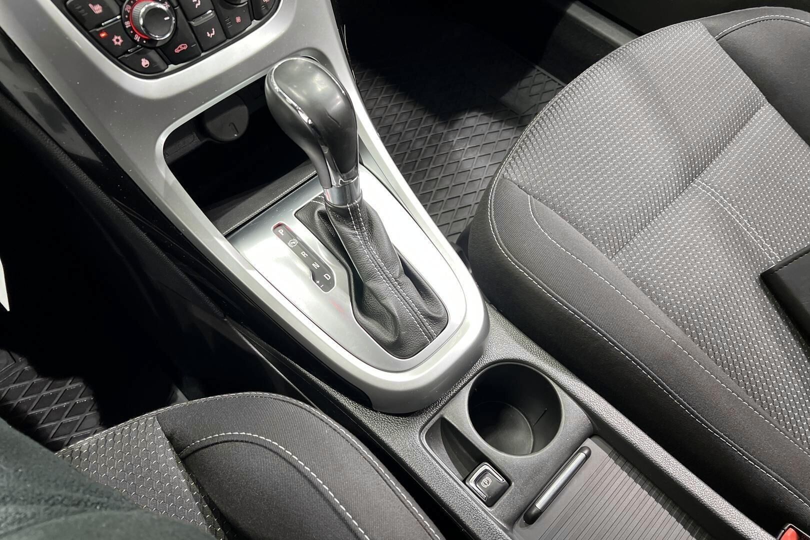 Opel Astra iso kuva 16