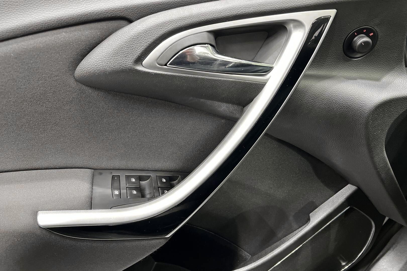 Opel Astra iso kuva 20