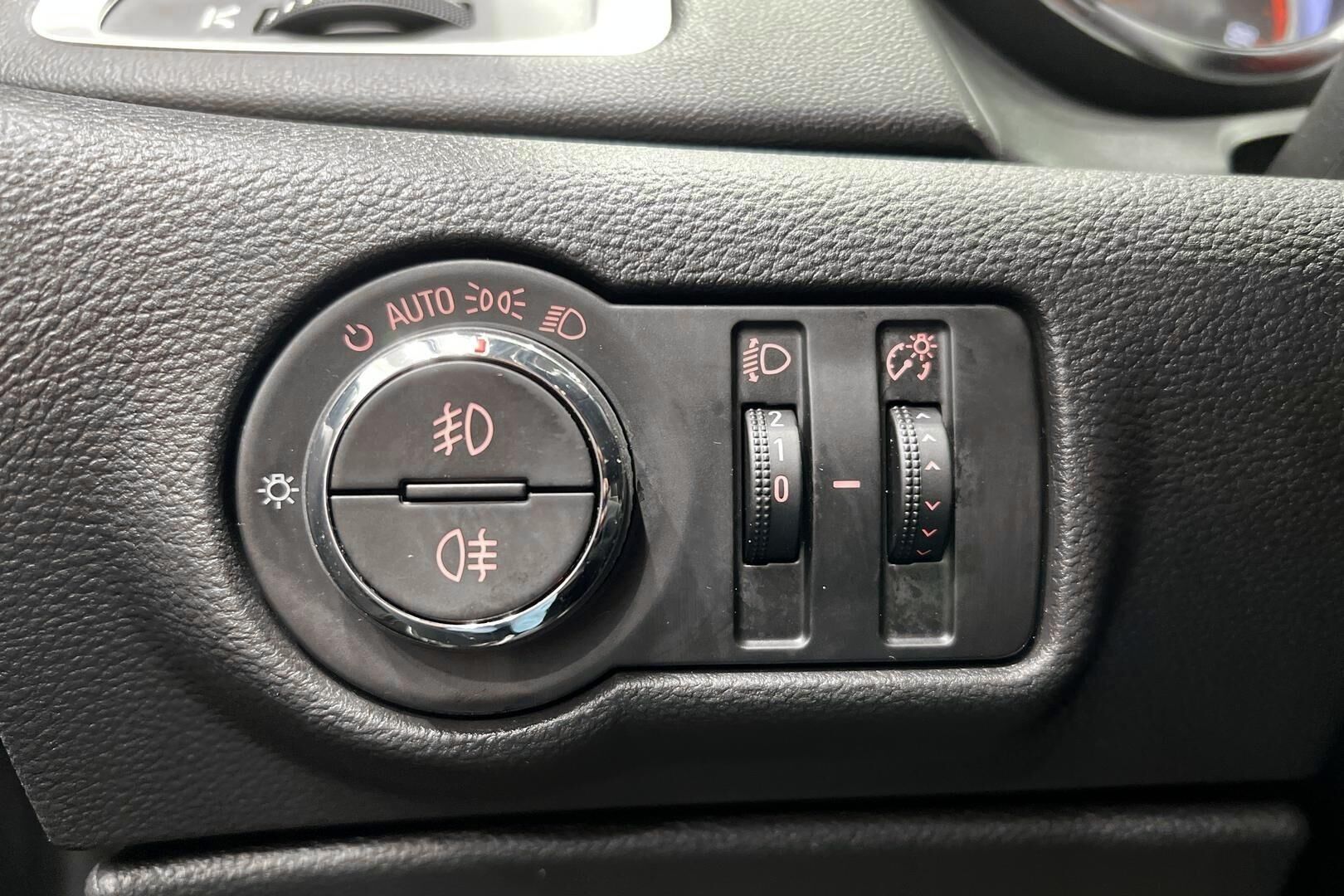 Opel Astra iso kuva 20