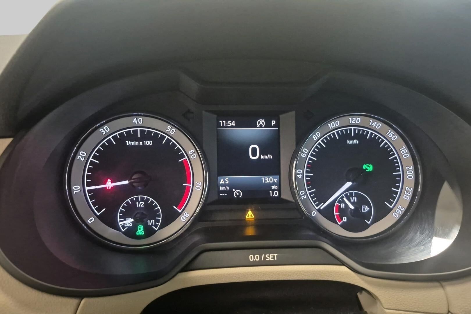 Skoda Octavia iso kuva 12