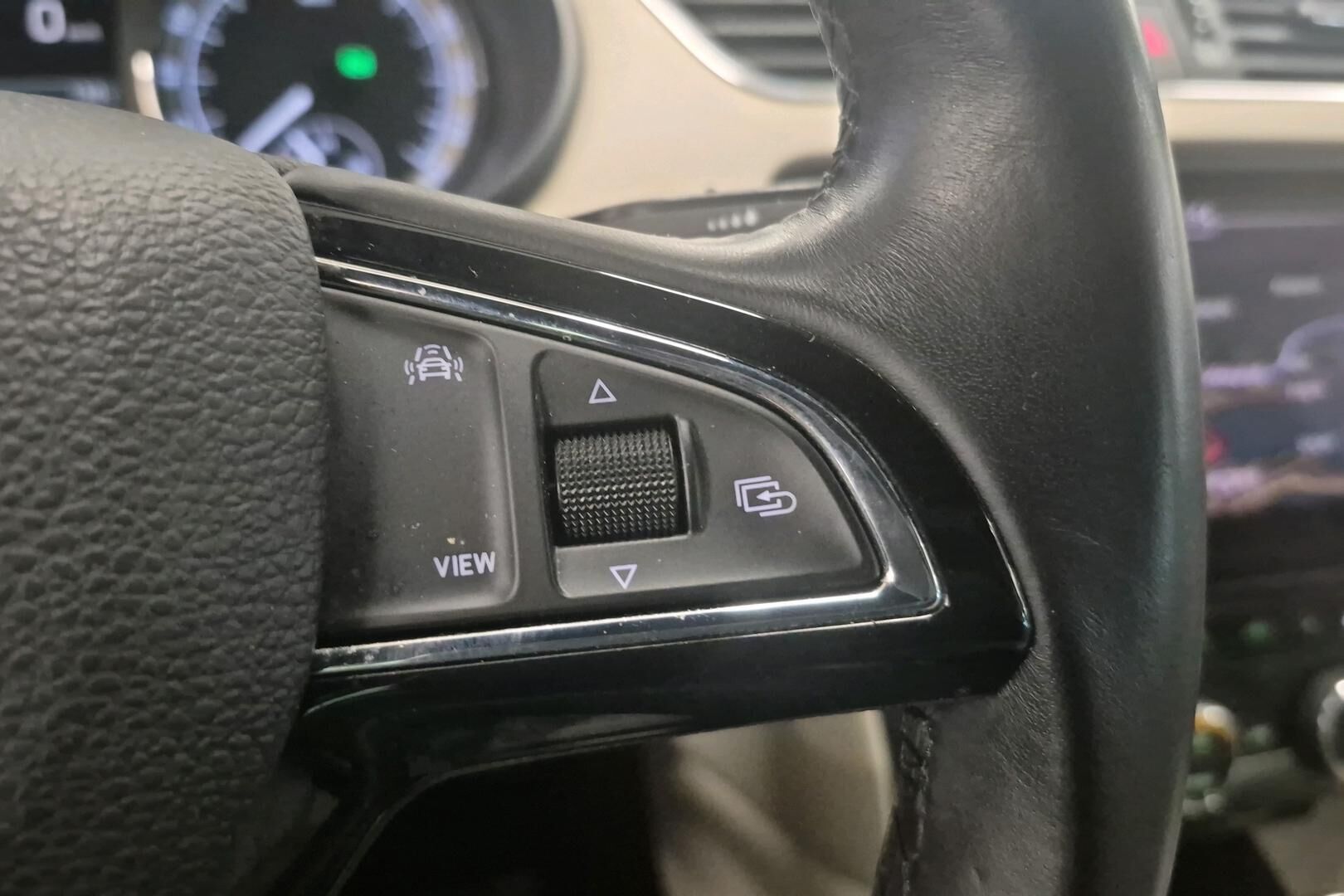 Skoda Octavia iso kuva 16