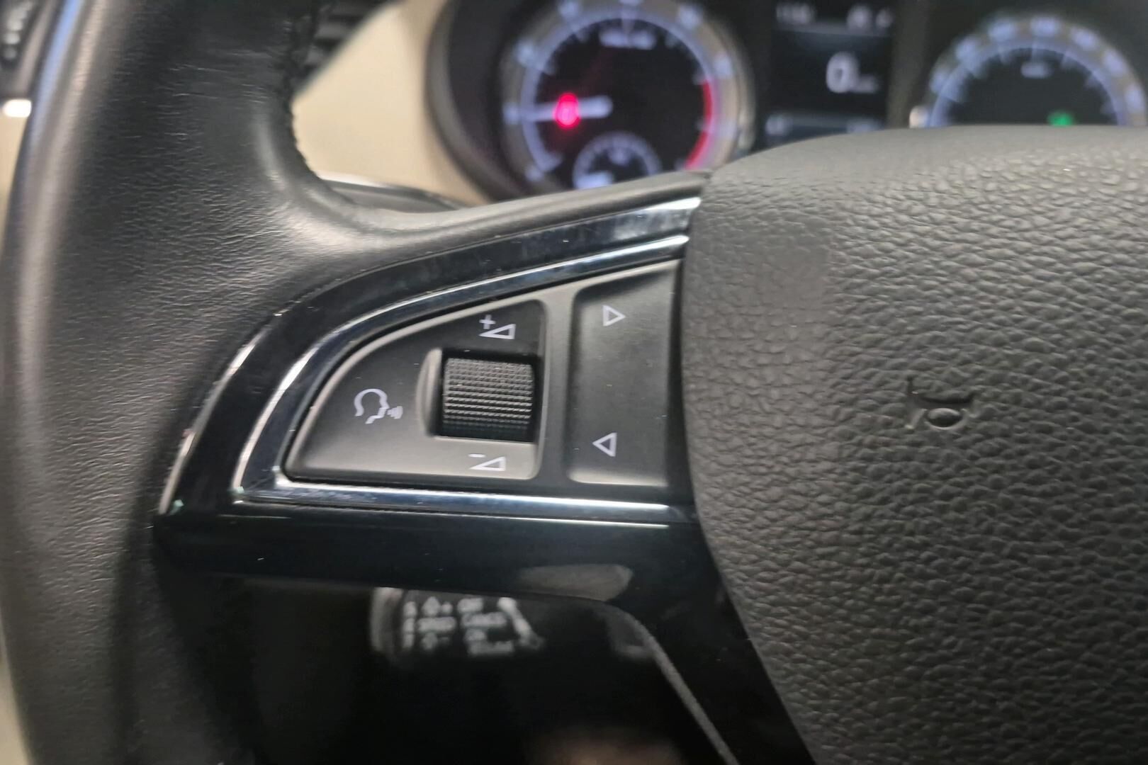 Skoda Octavia iso kuva 17