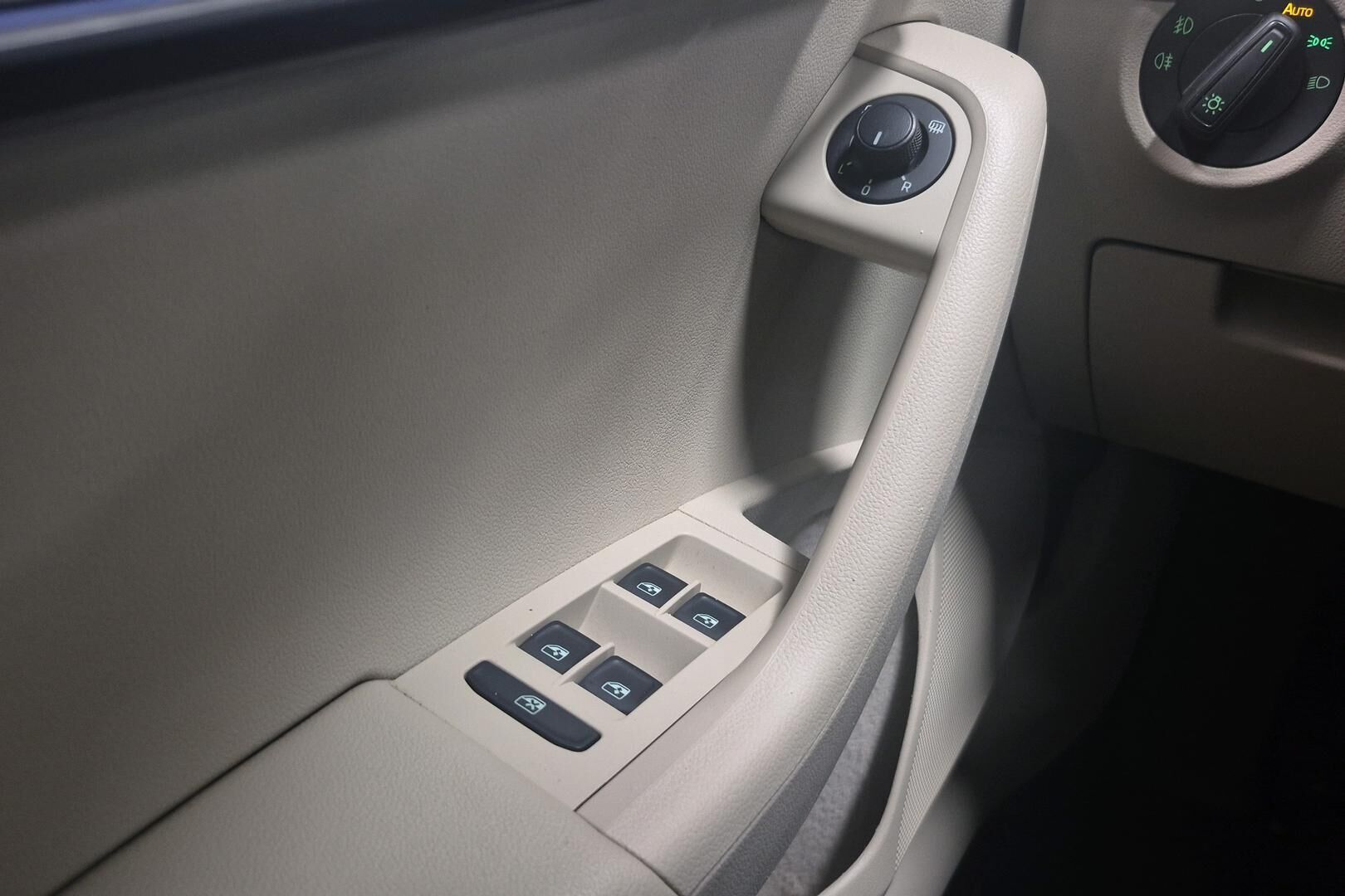 Skoda Octavia iso kuva 18