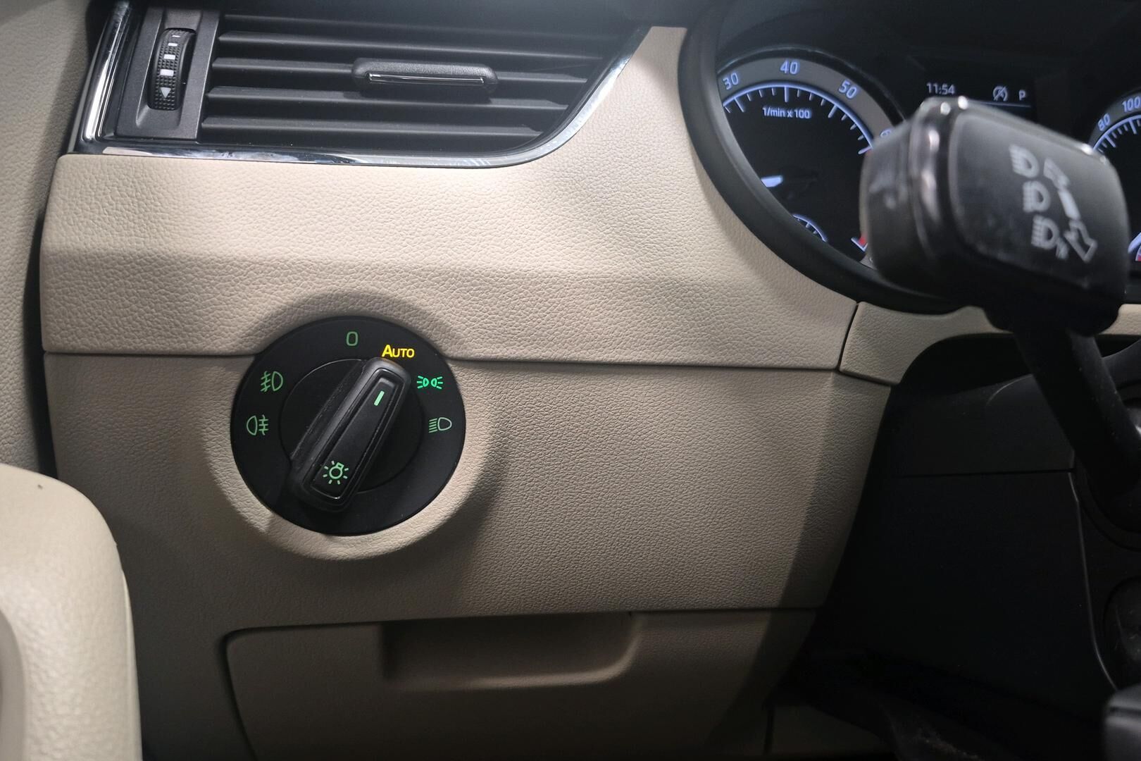 Skoda Octavia iso kuva 19