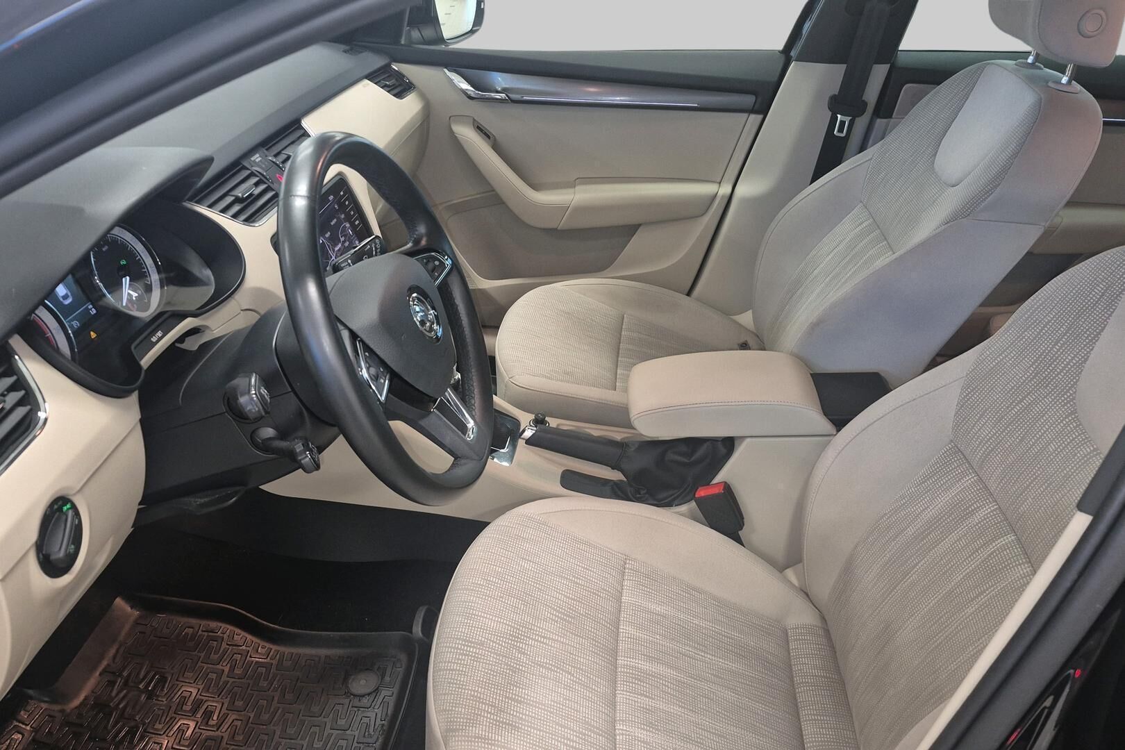 Skoda Octavia iso kuva 7