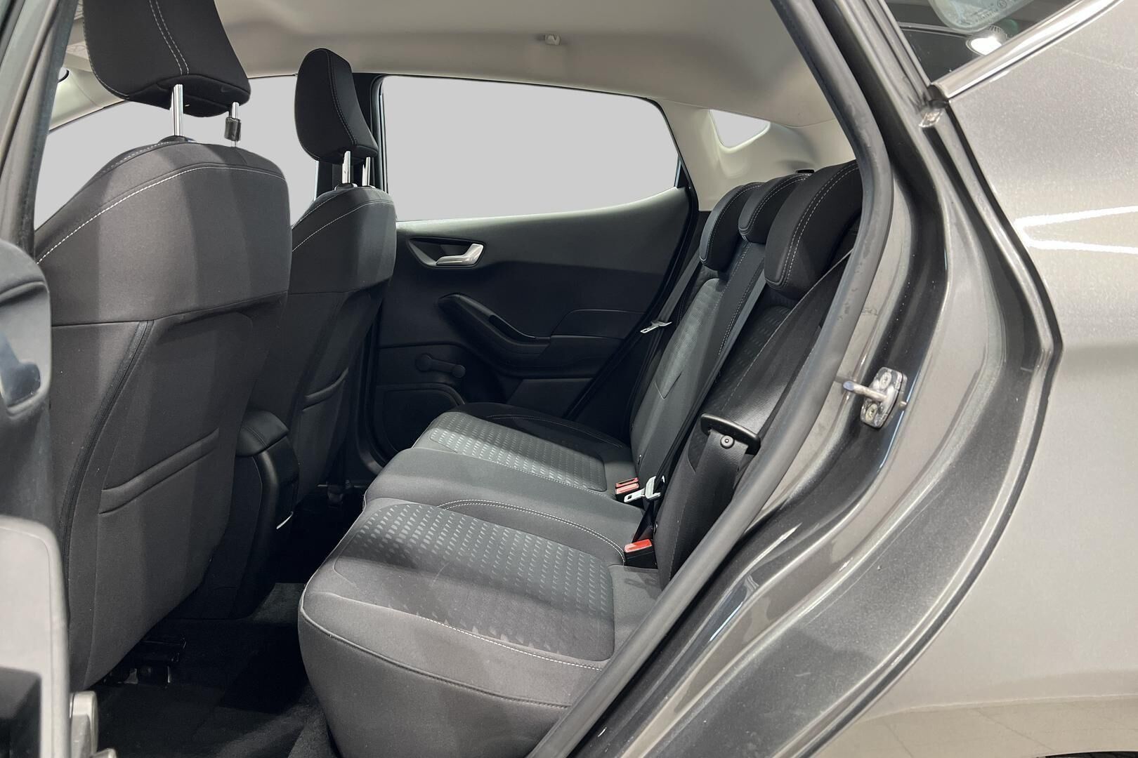 Ford Fiesta iso kuva 10