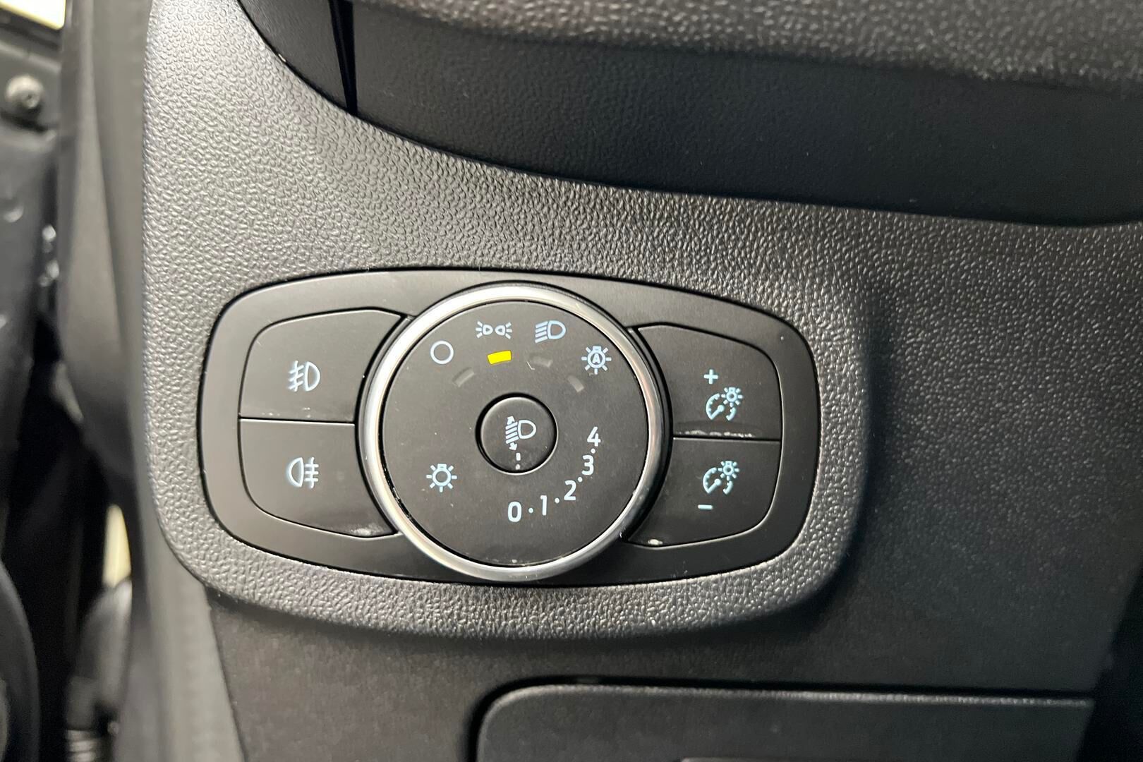 Ford Fiesta iso kuva 21